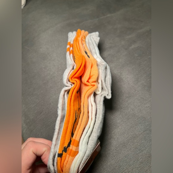 Disney Halloween Pooh Set of Socks Pumpkin Tigger Piglet Bee Witch Five Pairs - Picture 7 of 7